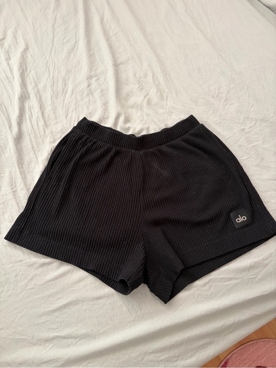 ALO Yoga Pants - ALO Yoga Ribbed Athletic Lounge Shorts in Black